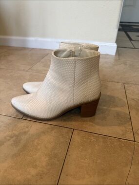 Universal Thread Cream Textured Ankle Boots with Block Heel